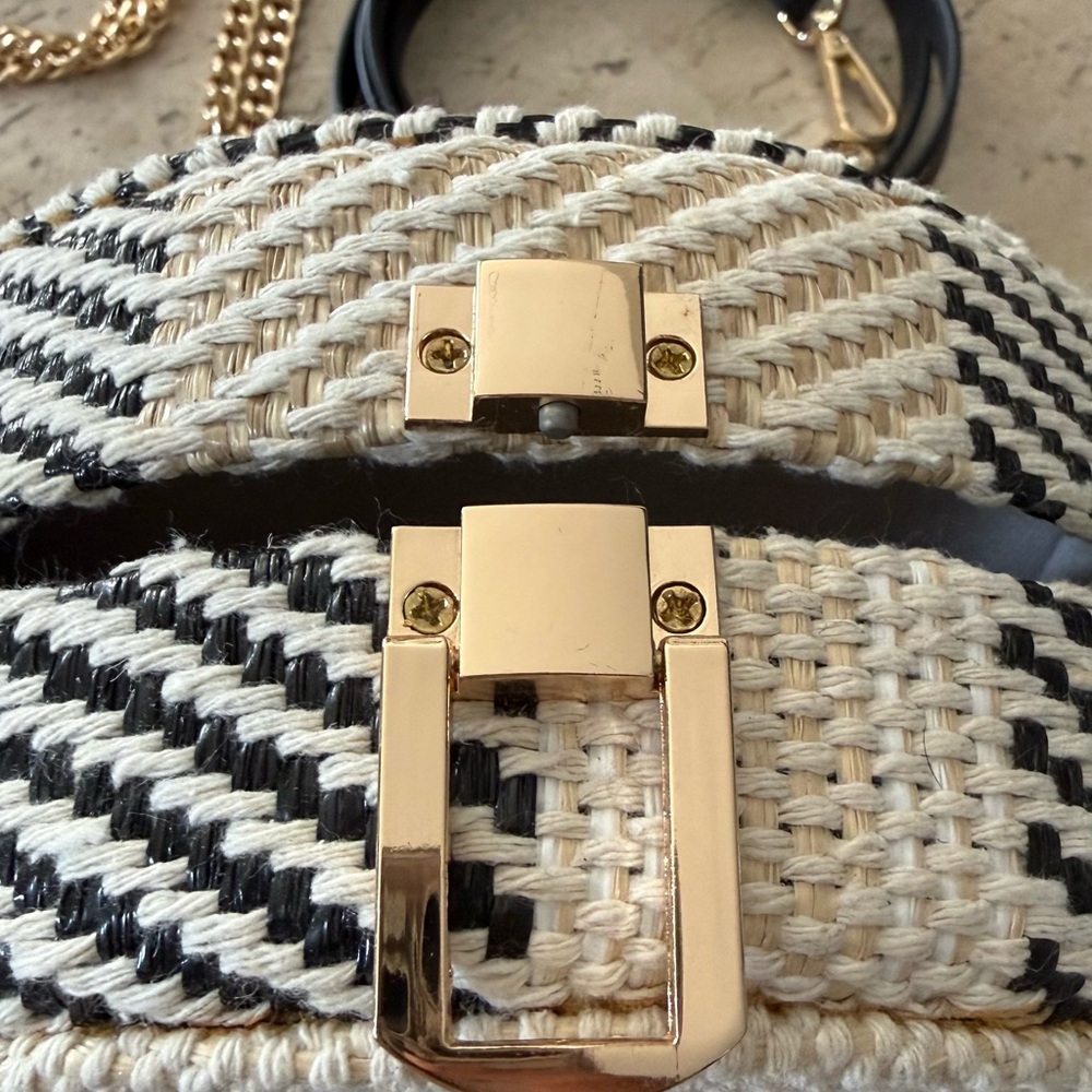 Round Woven Crossbody Bag - Picture 5 of 10